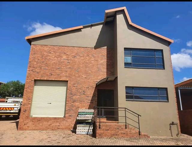 165M² WAREHOUSE TO LET IN ROCKY DRIFT